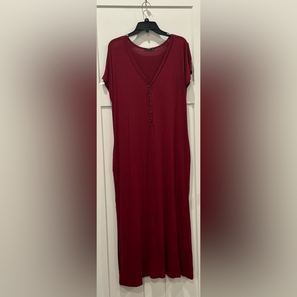 Cap-Sleeve Maxi Dress - Picture 9 of 10